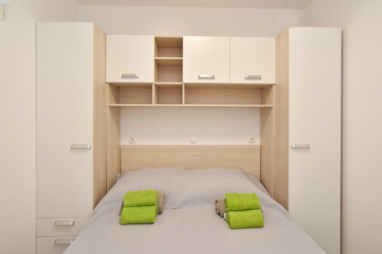 Apartmani Iva&Ante Dugi Rat Exterior photo