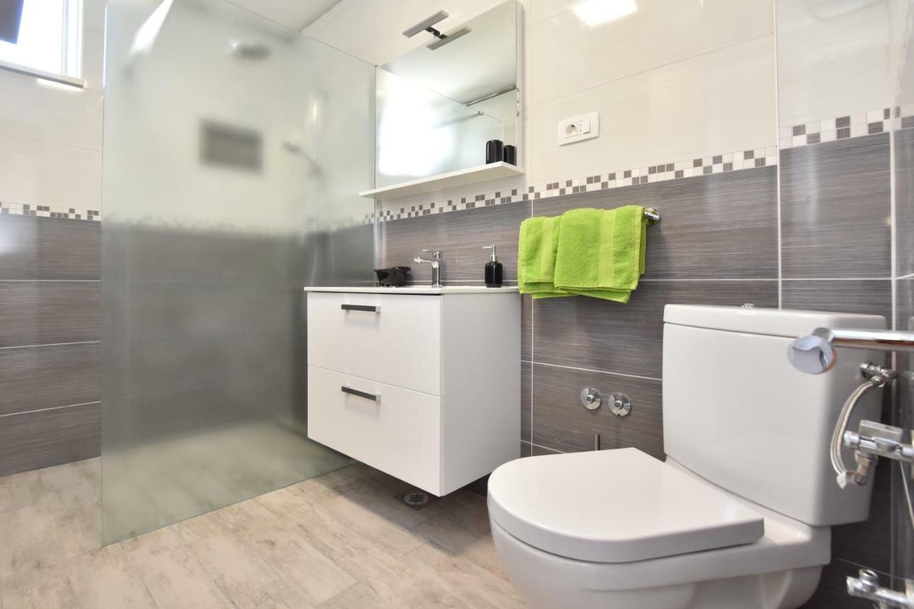 Apartmani Iva&Ante Dugi Rat Exterior photo